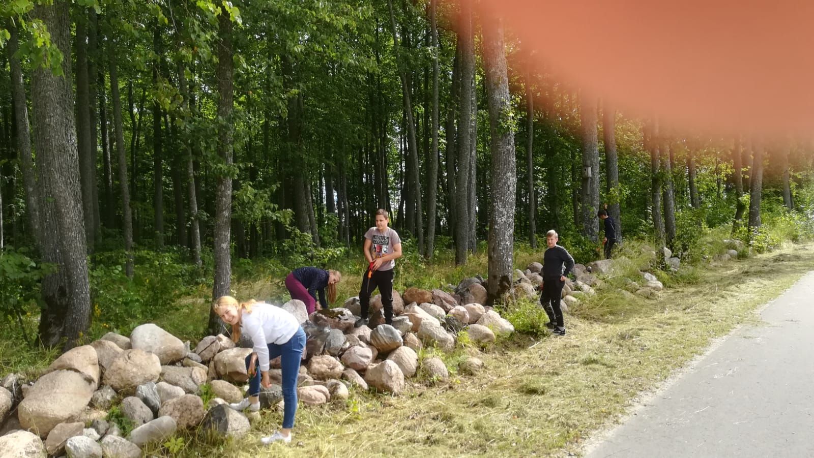 Skolēni sakārto vidi Skolēni sakārto vidi